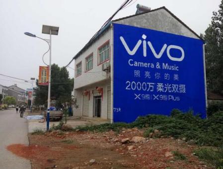  喜德刷墙广告和喷绘墙体广告哪个效果好？