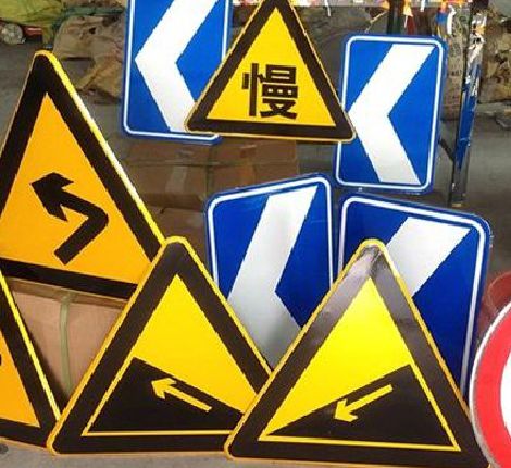  喜德标识标牌中颜色的确定是很重要的。